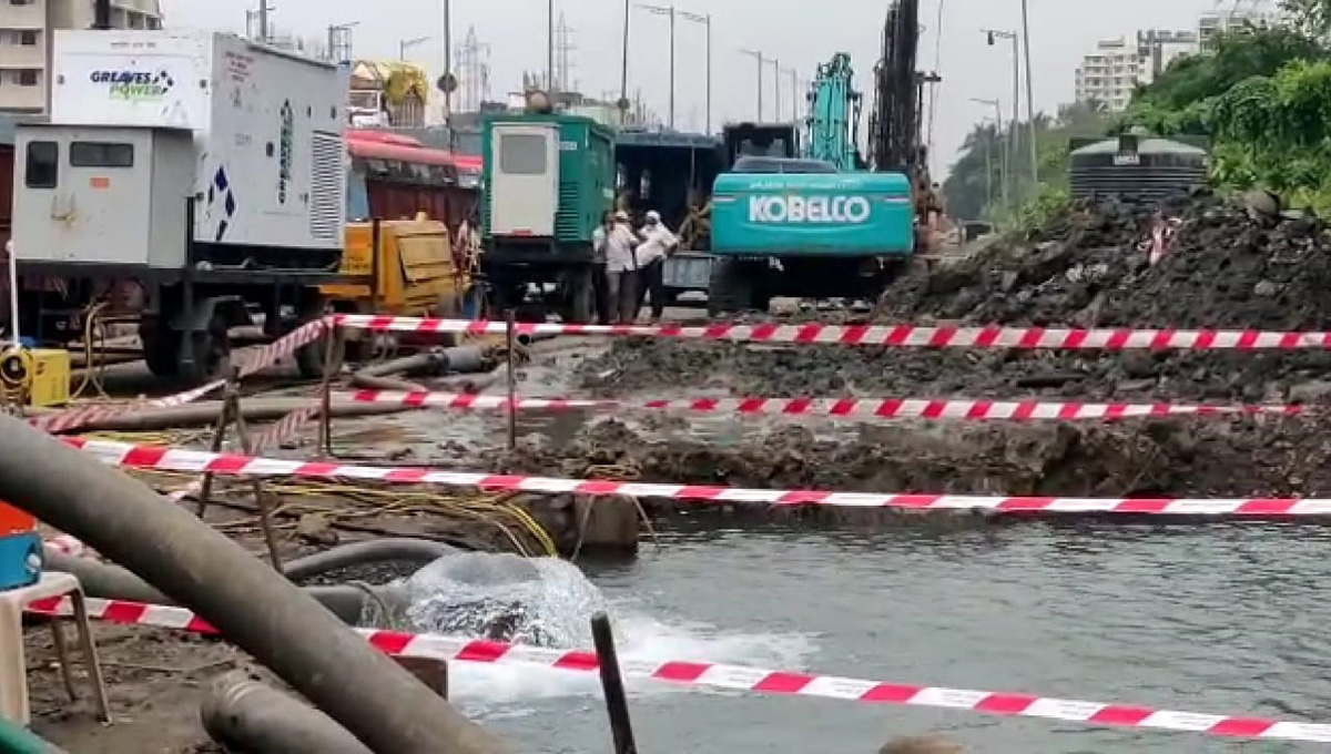 electric shockto 7 workers doing water pipeline repair in mumbai,2