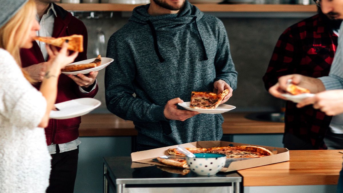 Shocking research Eating while standing is harmful to health If this