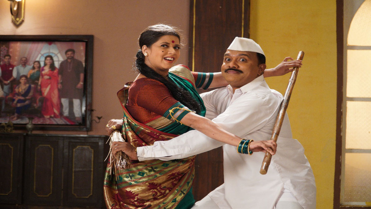 sukh mhanje nakki kay aste shekhar and renuka retro look