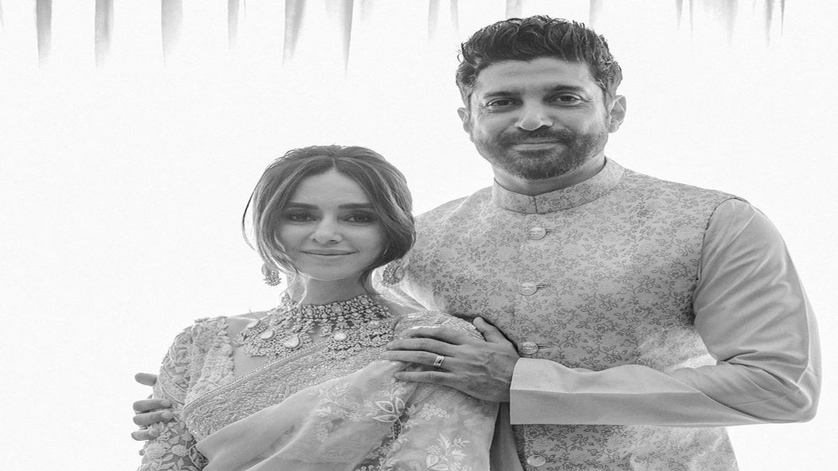 Farhan-Akhtar-Shibani-Dandekar black and white photo