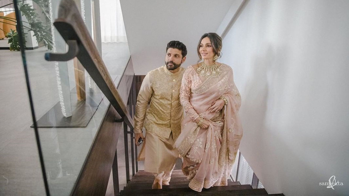 Farhan-Akhtar-Shibani-Dandekar walking together