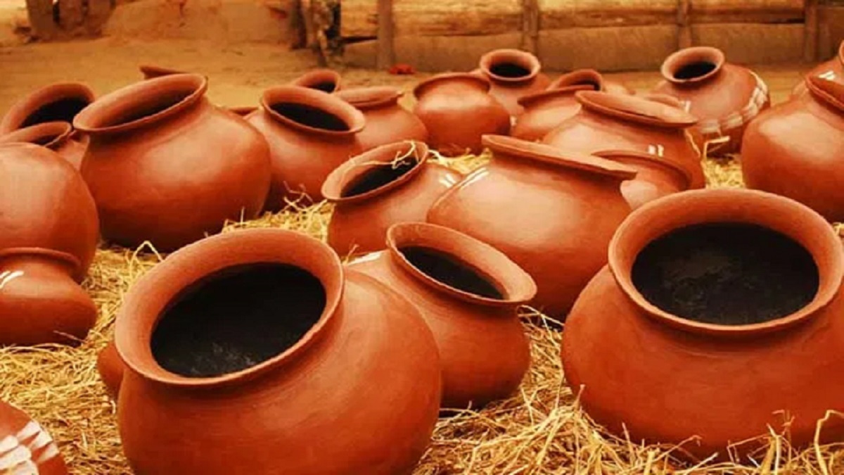 Benefits Of Drinking Water From A Clay Mound जाणून घ्या, मातीच्या