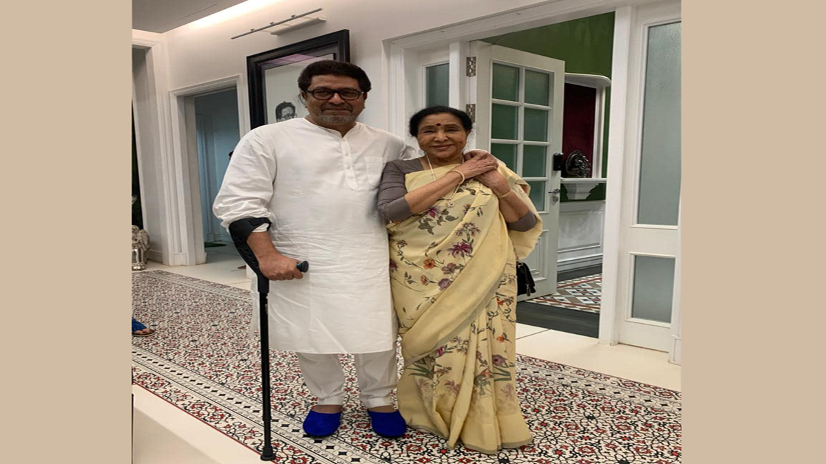 raj thackeray and asha bhosale photos together