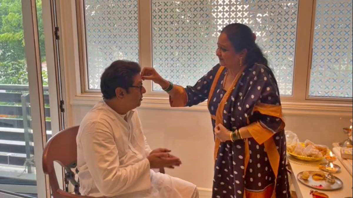 Raj-Thackeray-Rakhi-Pornima with sister