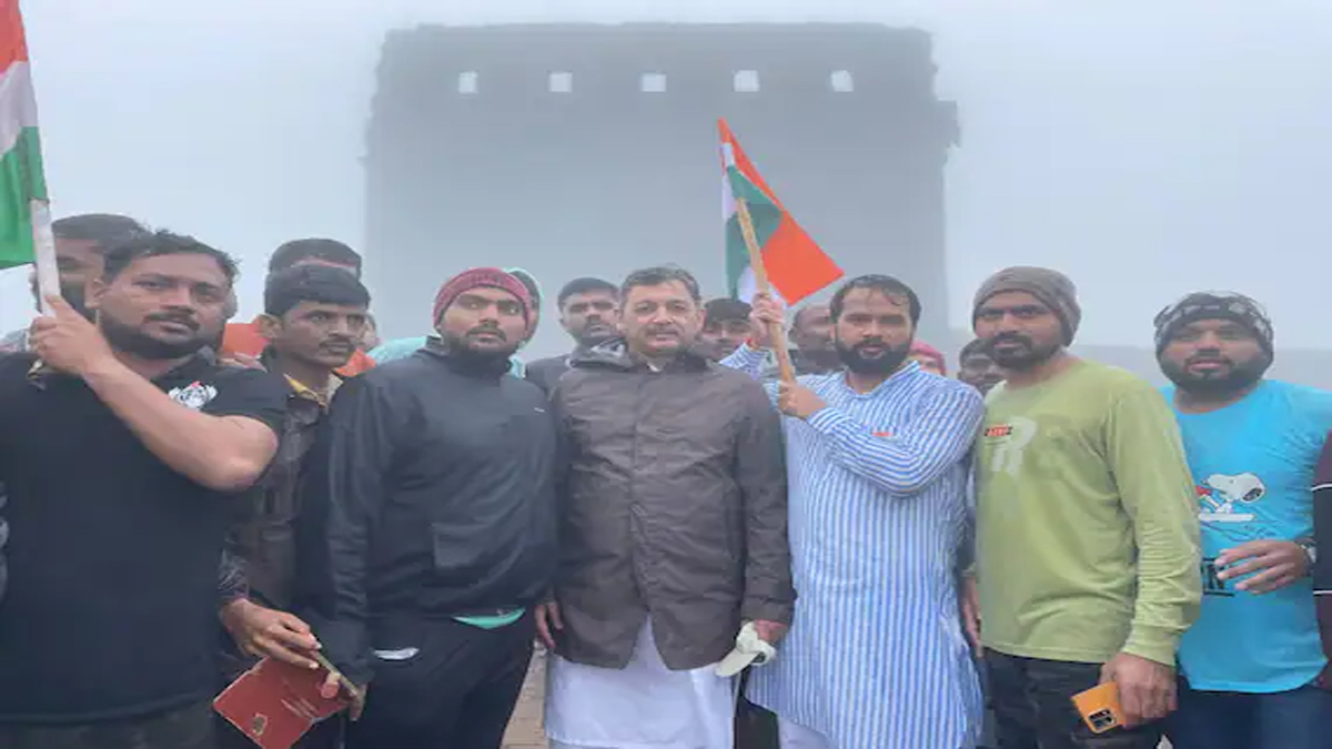 flag hoisting at raigad